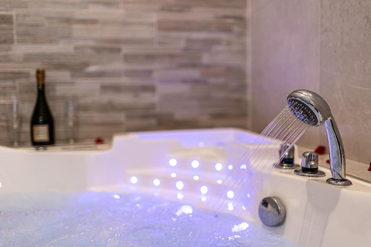 Havre De Paix Jacuzzi Apartment อานีแย-ซูร์-แซน ภายนอก รูปภาพ