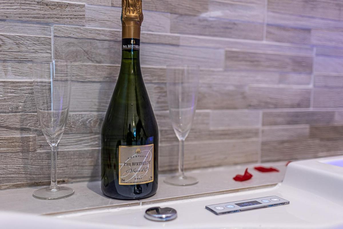 Havre De Paix Jacuzzi Apartment อานีแย-ซูร์-แซน ภายนอก รูปภาพ